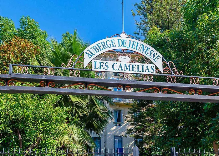 Auberge De Jeunesse Hi Nice Les Camelias
