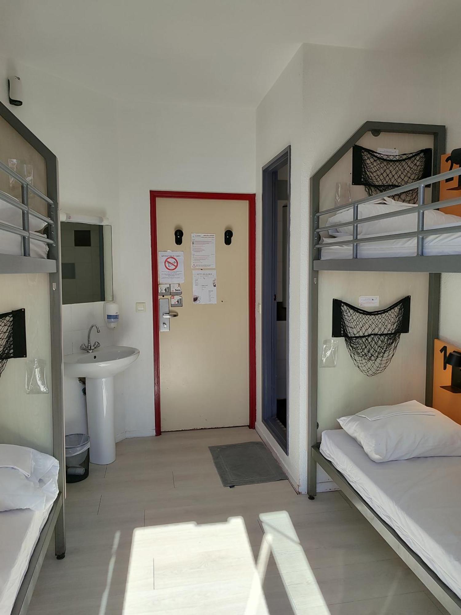 Hostel Hi Les Camelias