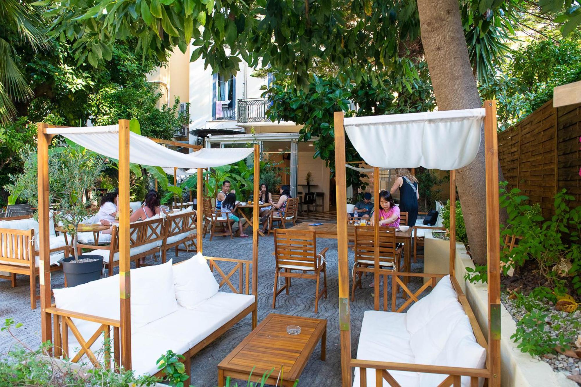 Hi Les Camelias Hostel *